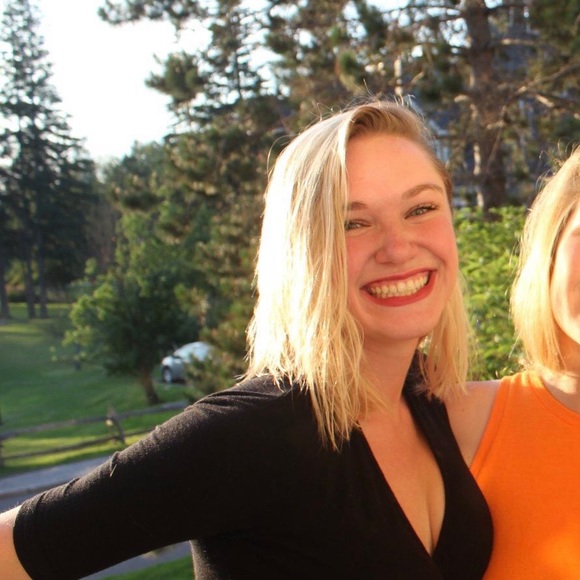 Meet your Posher, Cassandra - Picture 1 of 1